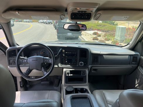 Used 2004 GMC Yukon SLT w/ 1SD Preferred Equipment Group RWD image 6