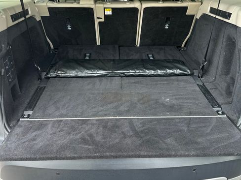 Used 2017 Land Rover Discovery HSE AWD/4WD image 13