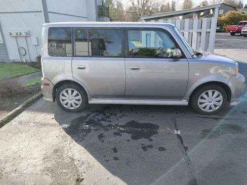 Used 2005 Scion xB FWD image 5