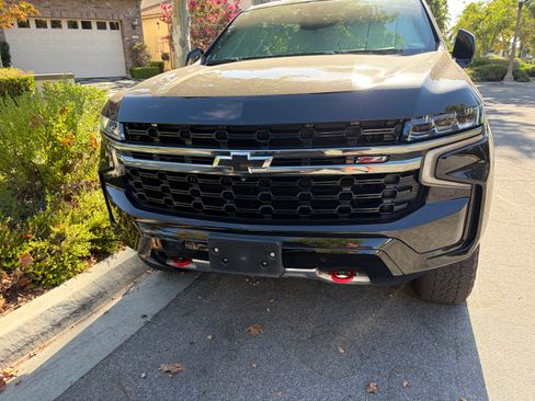 Used 2022 Chevrolet Tahoe Z71 w/ Luxury Package AWD/4WD image 2