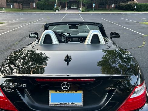 Used 2012 Mercedes-Benz SLK 250 image 6