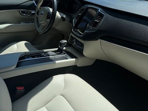 Used 2020 Volvo XC90 T5 Momentum w/ Protection Package FWD image 4