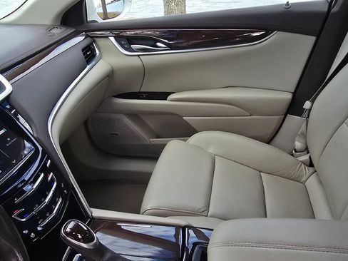 Used 2019 Cadillac XTS Luxury image 15