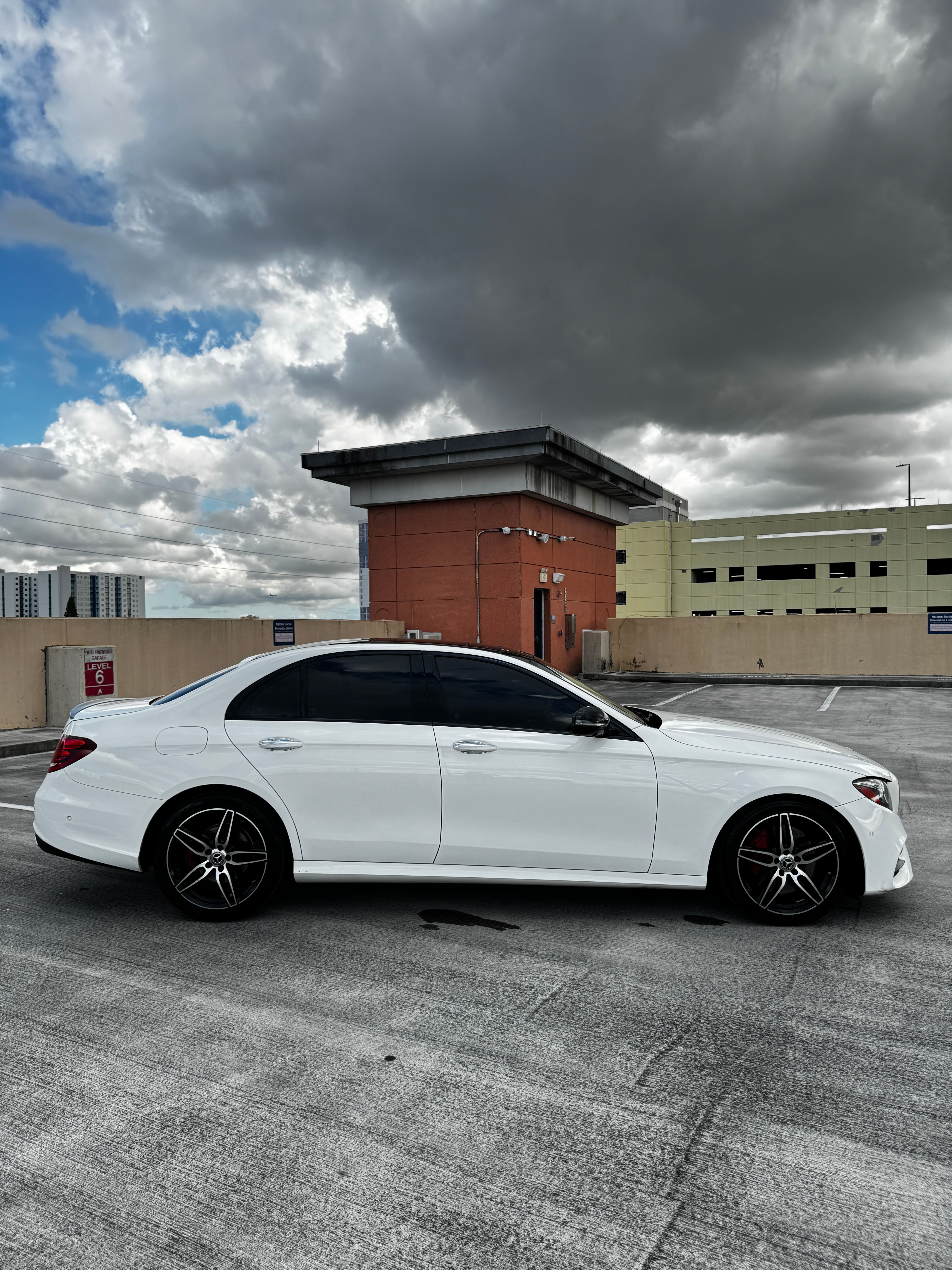Used 2019 Mercedes-Benz E 300 image 4