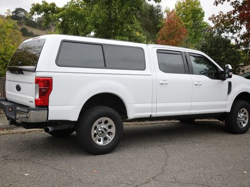 Used 2017 Ford F350 Lariat image 9