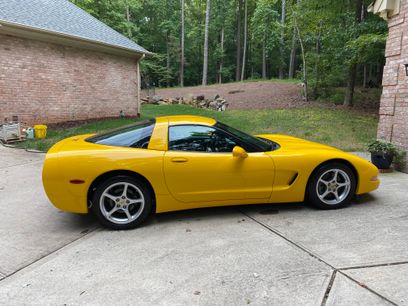 Used 2000 Chevrolet Corvette Coupe w/ Roof Pkg