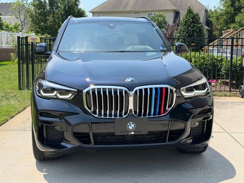 Used 2022 BMW X5 xDrive40i w/ M Sport Package AWD/4WD image 2