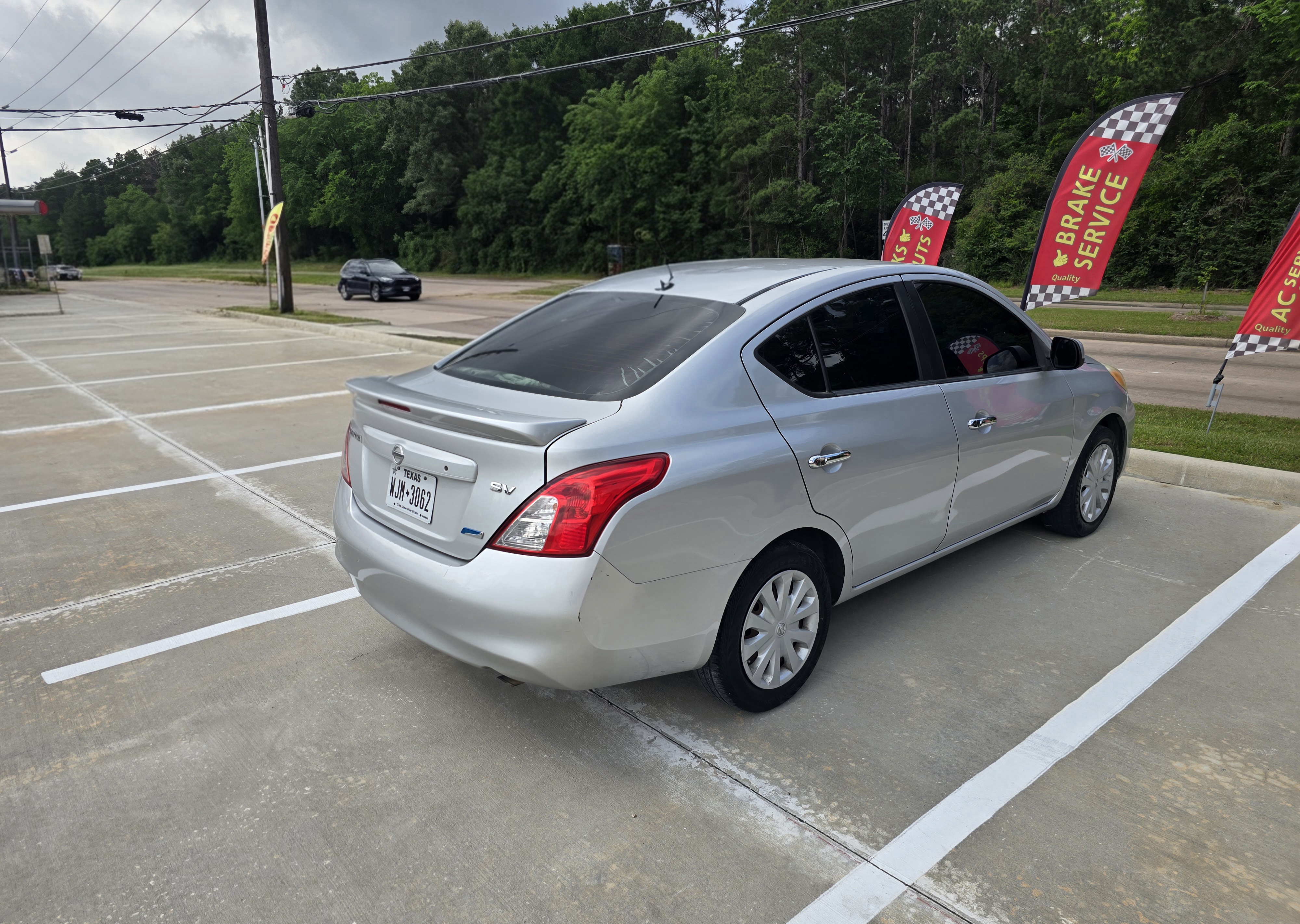 Used 2013 Nissan Versa SV FWD image 13