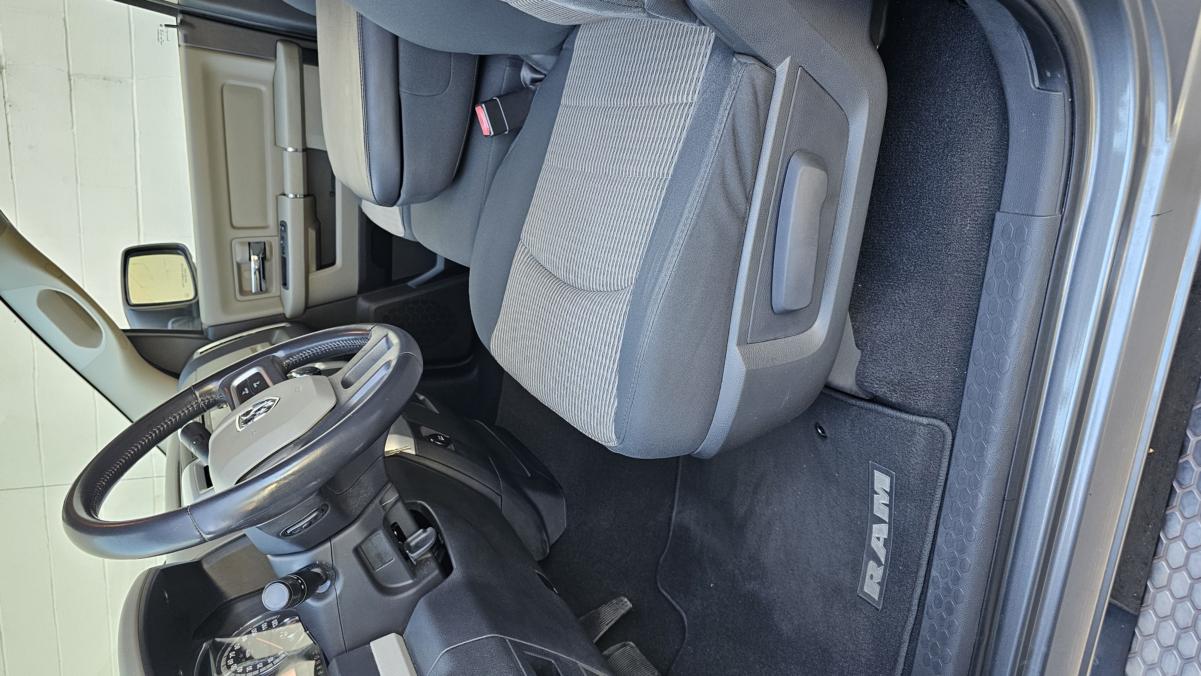 Used 2011 RAM 1500 Big Horn RWD image 12