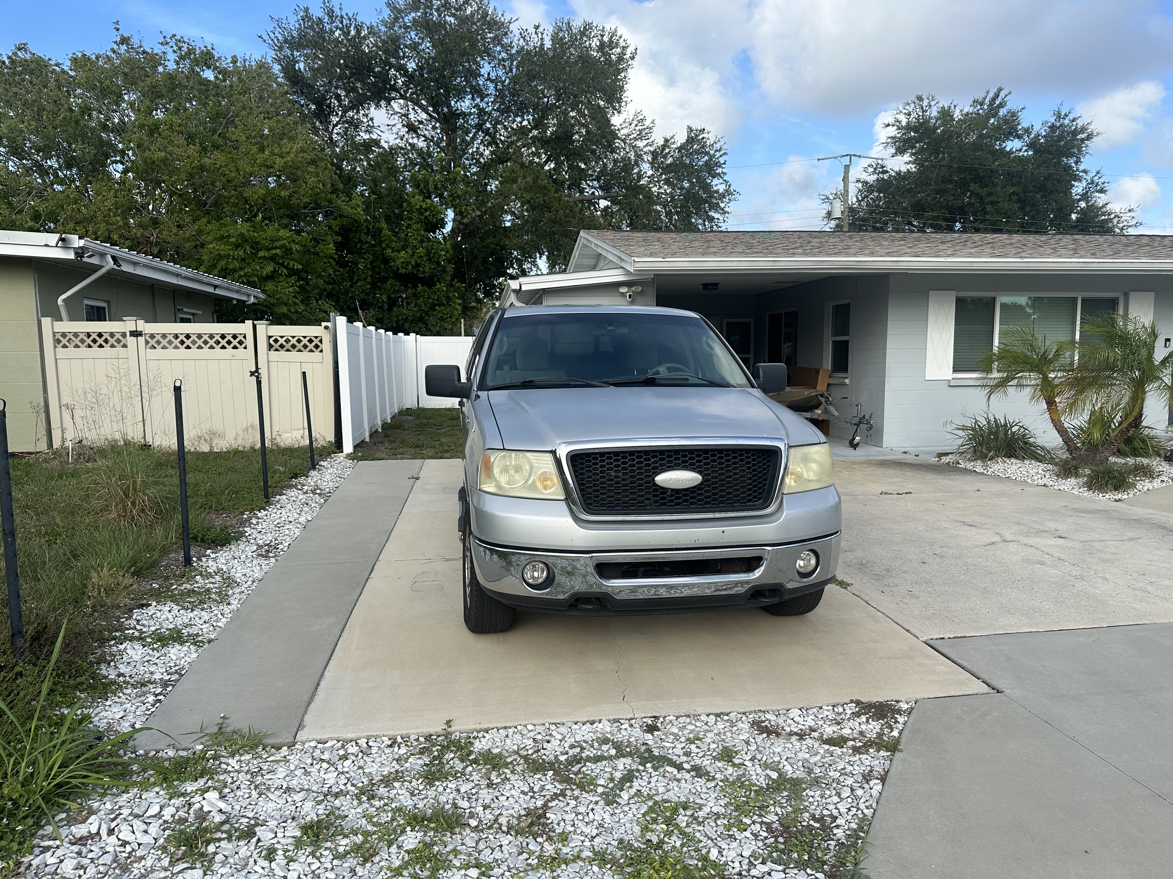 Used 2007 Ford F150 XLT AWD/4WD image 2
