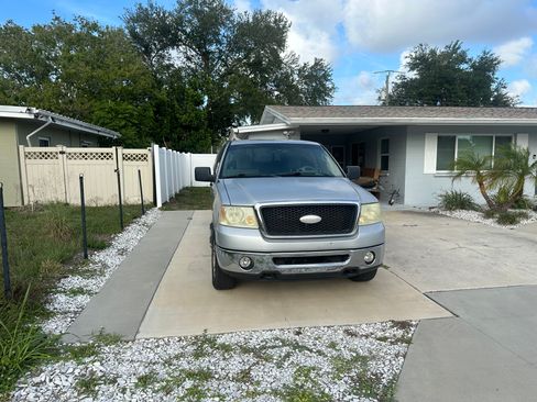 Used 2007 Ford F150 XLT AWD/4WD image 2