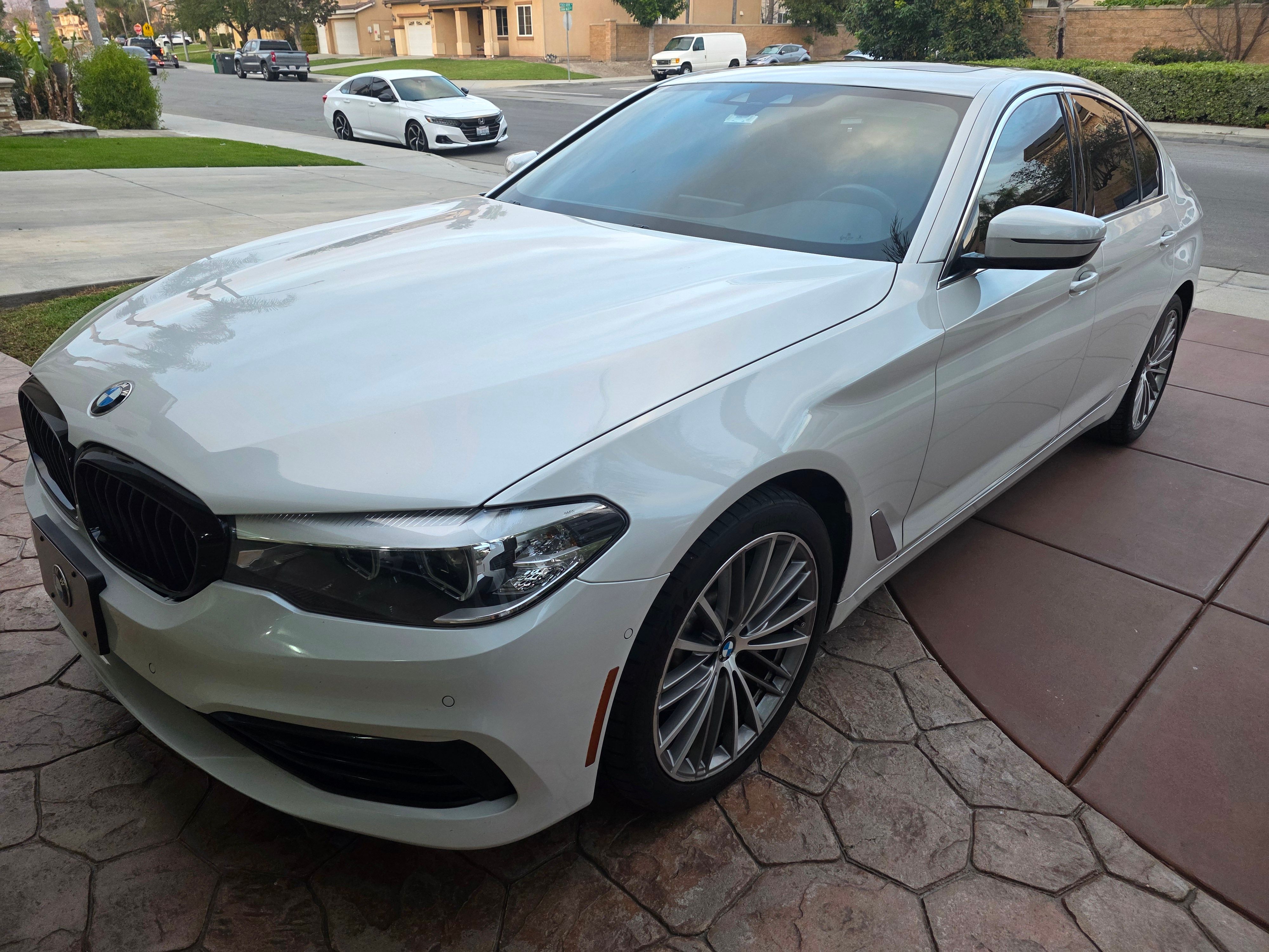 Used 2019 BMW 530i w/ Convenience Package RWD image 1