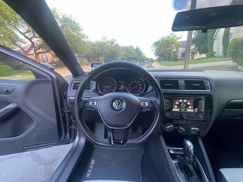 Used 2015 Volkswagen Jetta Sport image 10