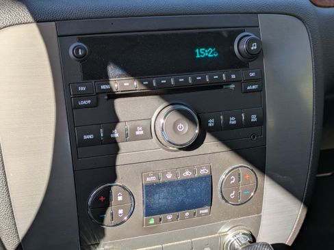 Used 2008 GMC Sierra 2500 SLT w/ Z71 Off-Road Package image 10