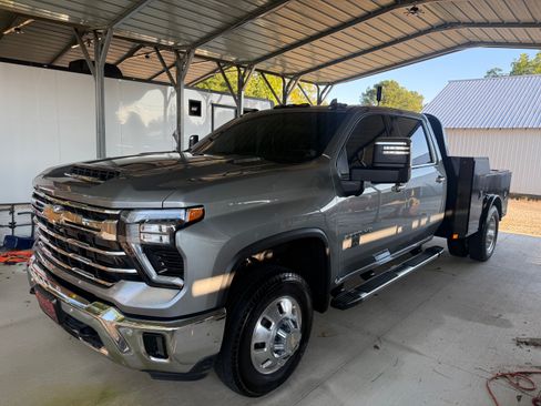Used 2025 Chevrolet Silverado 3500 LTZ w/ LTZ Plus Package AWD/4WD image 1