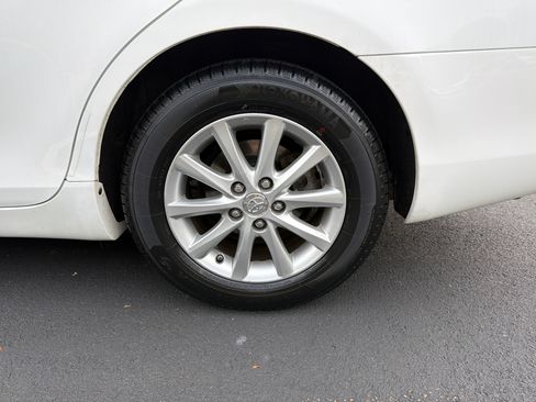 Used 2011 Toyota Camry XLE w/ SE/XLE Extra-Value Pkg FWD image 12