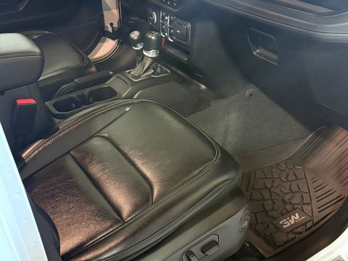 Used 2024 Jeep Wrangler Unlimited Sahara w/ Technology Group image 24