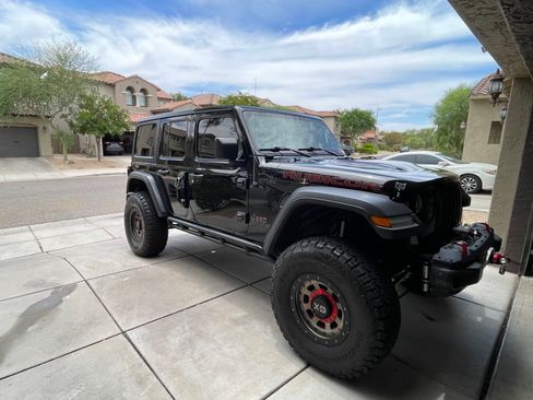 Used 2018 Jeep Wrangler Unlimited Rubicon AWD/4WD image 2