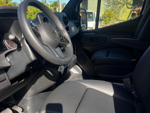 Used 2024 Mercedes-Benz Sprinter 2500 image 10