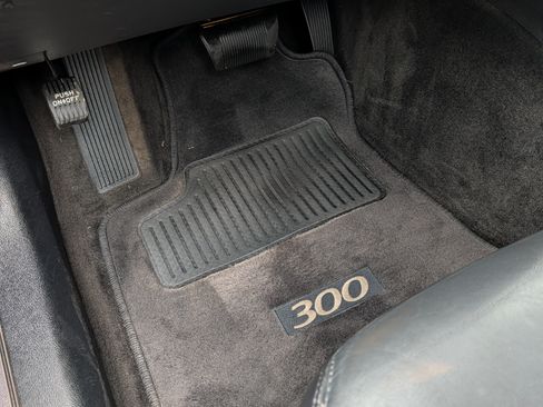 Used 2015 Chrysler 300 Limited image 12