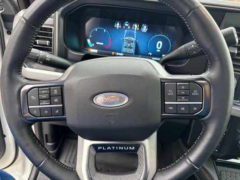Used 2023 Ford F250 Platinum image 12
