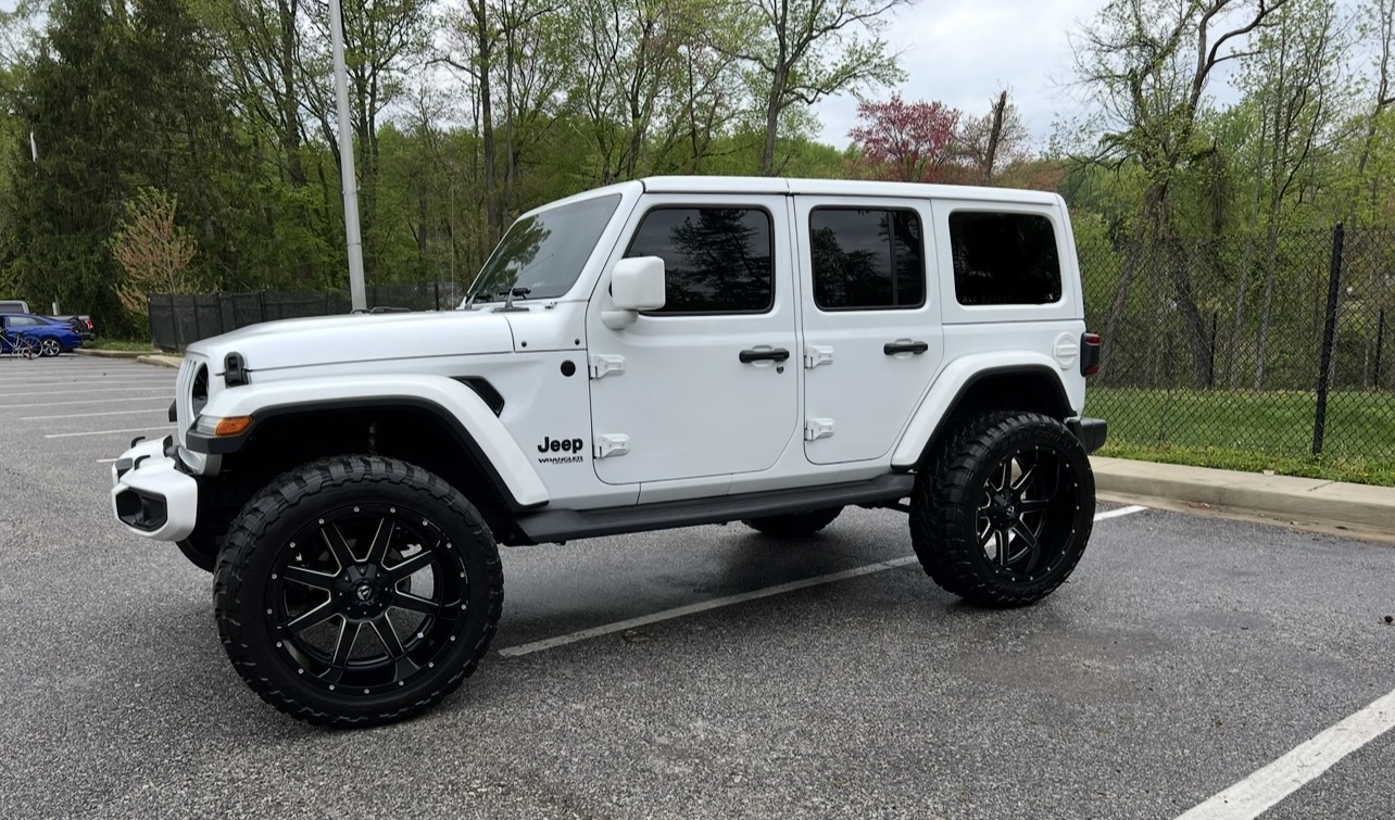 Used 2020 Jeep Wrangler Unlimited Sahara AWD/4WD image 8