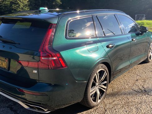 Used 2020 Volvo V60 T6 R-Design image 2