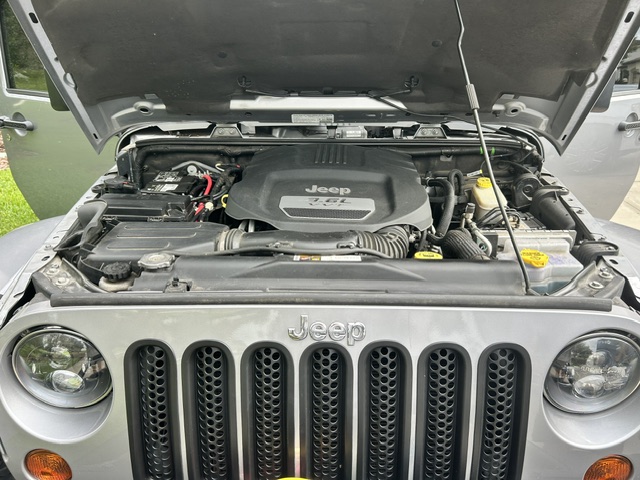 Used 2013 Jeep Wrangler Unlimited Sahara w/ Dual Top Group AWD/4WD image 14
