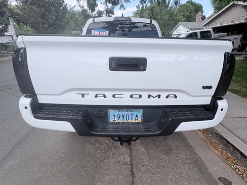 Used 2019 Toyota Tacoma TRD Off-Road w/ Technology Package AWD/4WD image 6