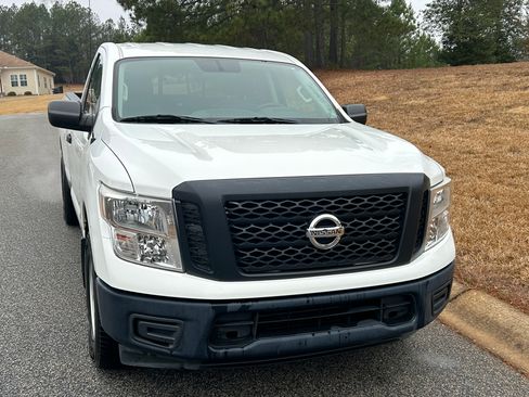 Used 2017 Nissan Titan S image 4