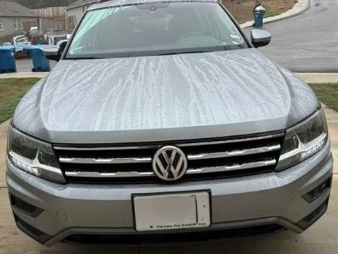 Used 2020 Volkswagen Tiguan SE image 2