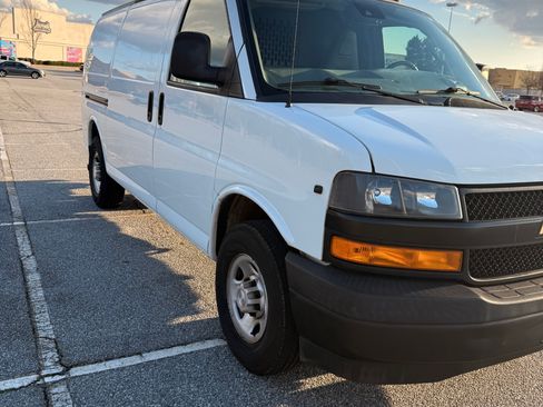 Used 2019 Chevrolet Express 3500 w/ Driver Convenience Package image 1