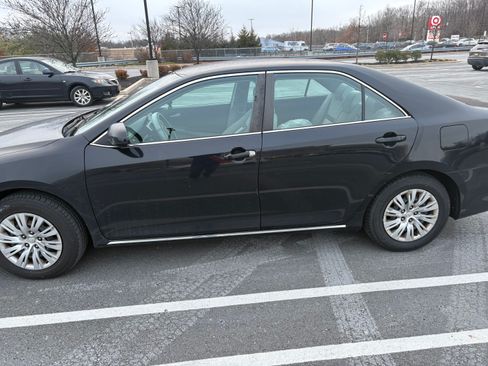 Used 2012 Toyota Camry LE FWD image 5