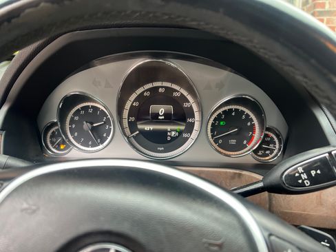 Used 2013 Mercedes-Benz E 350 Sedan image 4