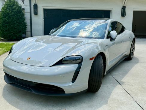 Used 2022 Porsche Taycan RWD image 4