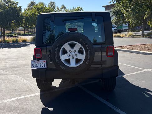 Used 2018 Jeep Wrangler Sport AWD/4WD image 5