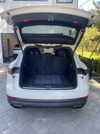 Used 2019 Porsche Cayenne AWD/4WD image 7