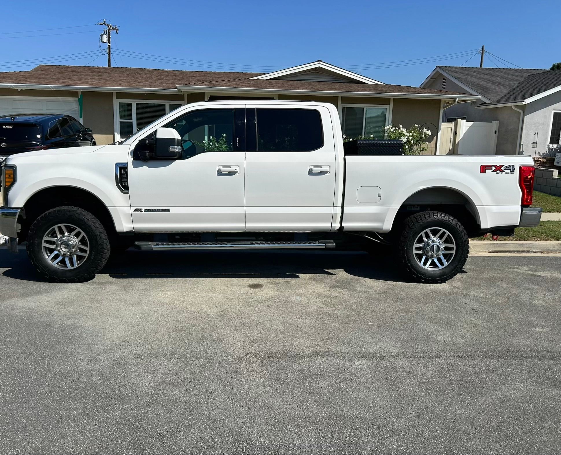 Used 2019 Ford F250 Lariat w/ Lariat Value Package AWD/4WD image 6
