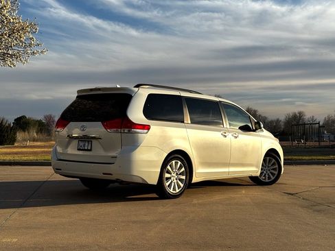 Used 2013 Toyota Sienna Limited w/ Premium Pkg image 6