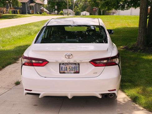 Used 2021 Toyota Camry SE FWD image 4