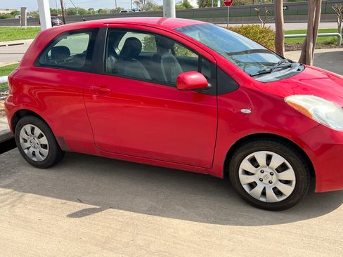 Used 2007 Toyota Yaris 2-Door Hatchback image 1
