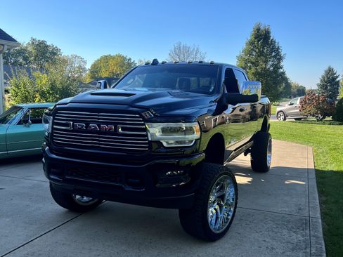 Used 2024 RAM 2500 Laramie w/ Sport Appearance Package image 4