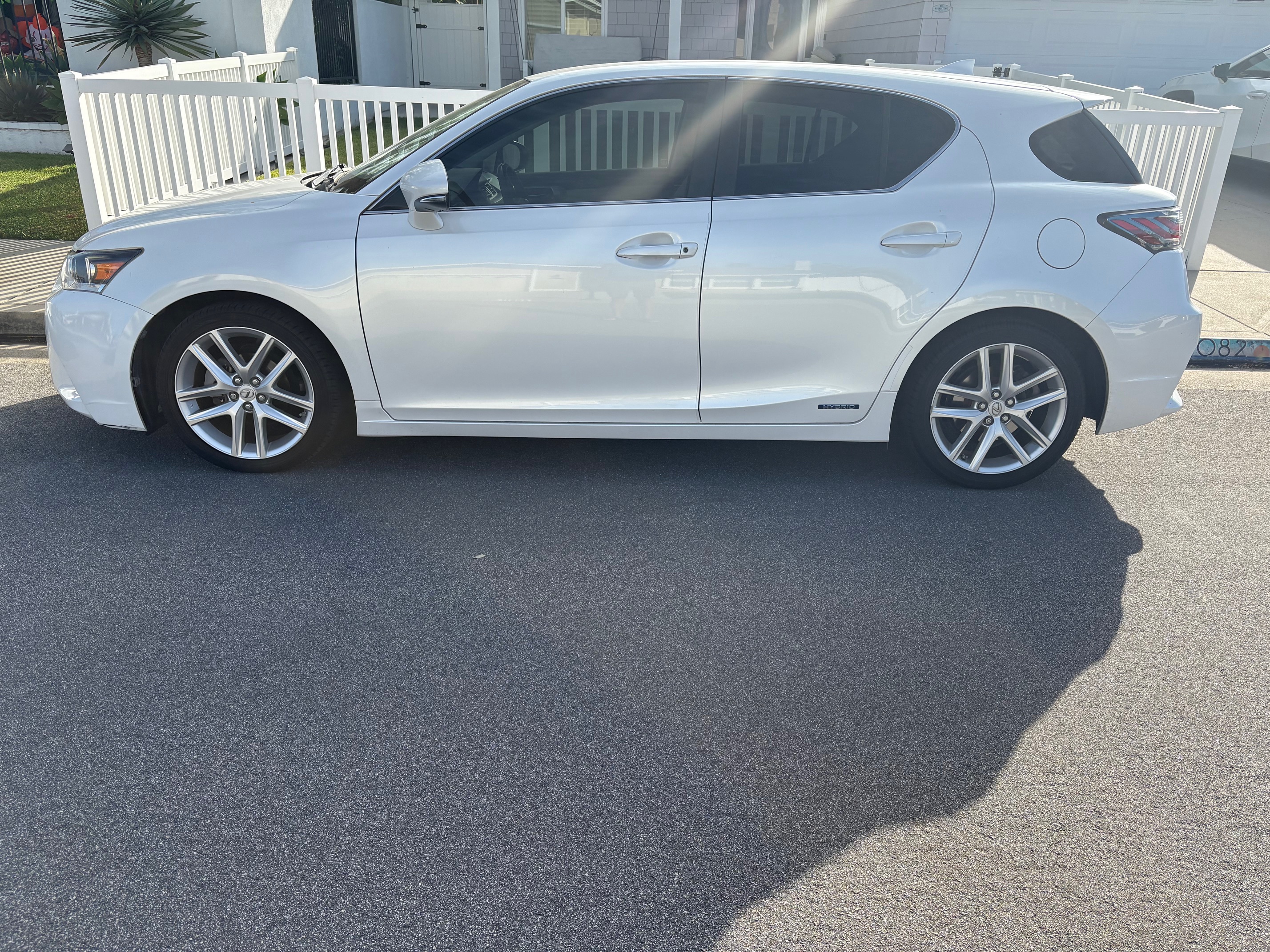 Used 2016 Lexus CT 200h w/ Accessory Package 2 FWD image 2
