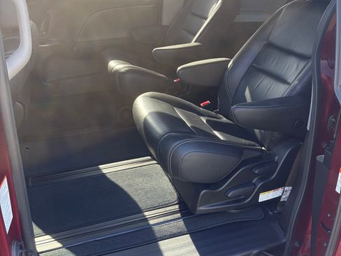 Used 2019 Toyota Sienna SE Premium image 9