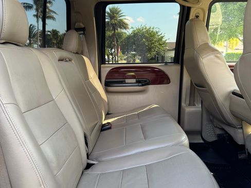 Used 2006 Ford F350 Lariat image 10