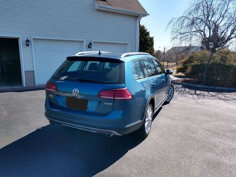 Used 2019 Volkswagen Golf Alltrack SE image 5
