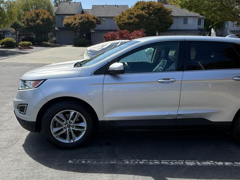 Used 2017 Ford Edge SEL w/ Equipment Group 201A FWD image 9