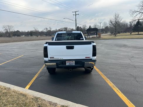 Used 2009 GMC Sierra 2500 SLE w/ Convenience Package image 4