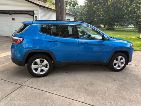 Used 2018 Jeep Compass Latitude w/ Cold Weather Group AWD/4WD image 4