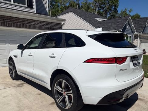Used 2018 Jaguar F-PACE S image 9